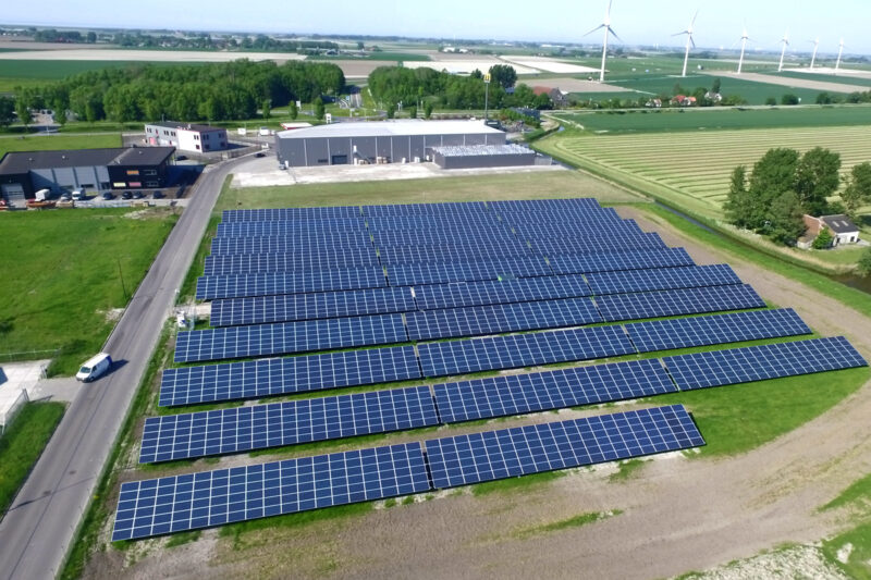 Droneshot van Zonnepark Harlingen